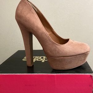 Charlotte Russe pump